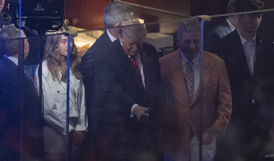 Trump prišel na tekmo finale NBA, nato pa doživel popolno po