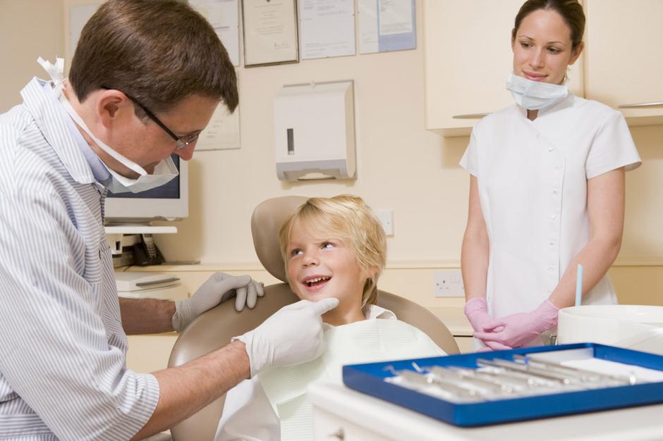 Otrok pri zdravniku  | Avtor: Shutterstock