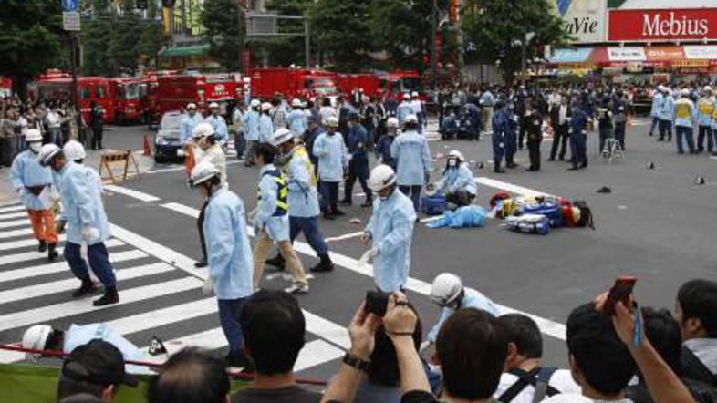 Moški, ki je zabodel sedemnajst ljudi, je svoj morilski pohod napovedal že nekaj