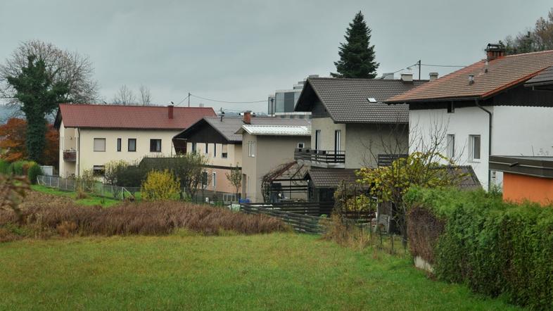 slovenija 22.11.13, hisa, hise, druzinske hise, druzinska hisa, ulica, naselje, 