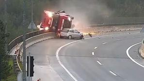 Nesreča malence tovornjak