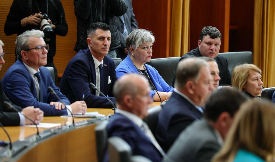 "Koalicija je sestavljena, ne bom rekla, da je desnosredinska!"