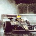 Senna v kokpitu Lotusa. (Foto: f1-grandprixhistory)
