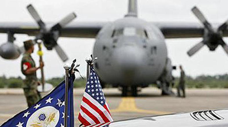 Mjanmar je privolil, da bo sprejel več tuje pomoči, vendar zahteva, da jo razdel