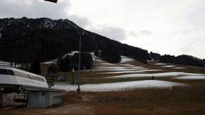 Včeraj zjutraj so v Kranjski Gori začeli umetno zasneževati. (Foto: Andraž Sodja