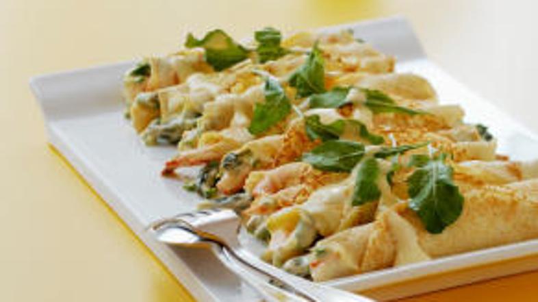 Palačinke lahko zvijate ali jih zlagate v torto.