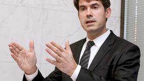 Slovenija 19.12.2012 Ziga Andoljsek, novinarska konferenca Stanovanjskega sklada