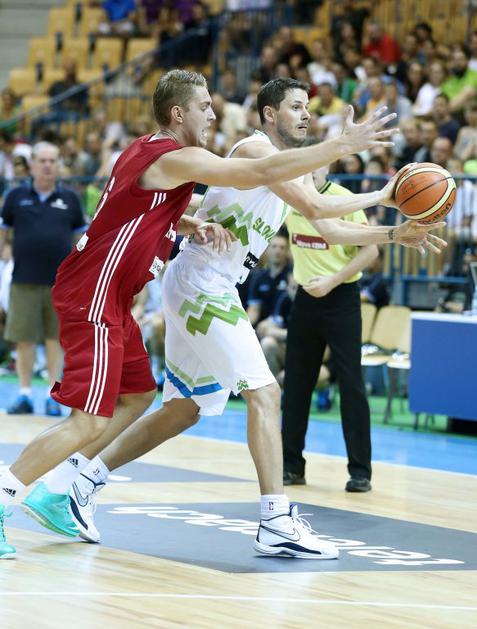 eurobasket reprezentanca košarka slovenija latvija turnir skupine laško