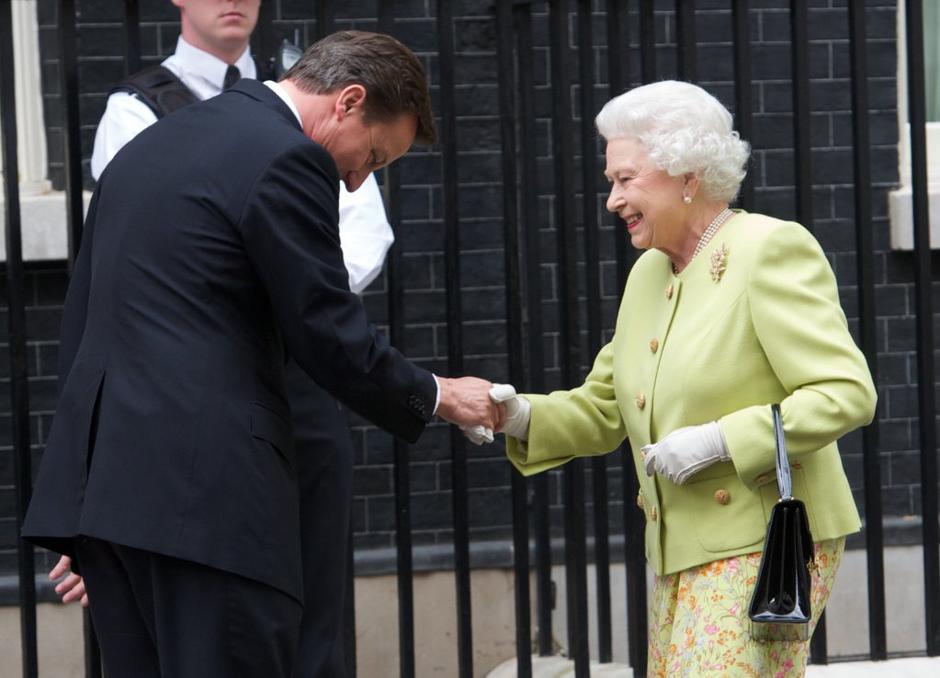 David Cameron kraljica Elizabeta II. | Avtor: EPA