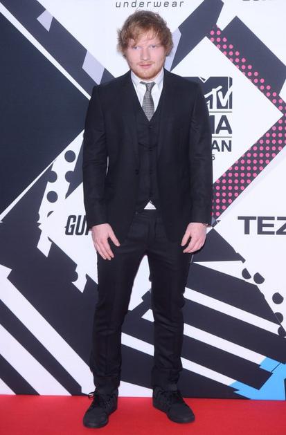 Voditelj prireditve Ed Sheraan.