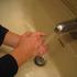 Roke si redno umivajte pred jedjo, po uporabi stranišča, ko pridete domov, med p