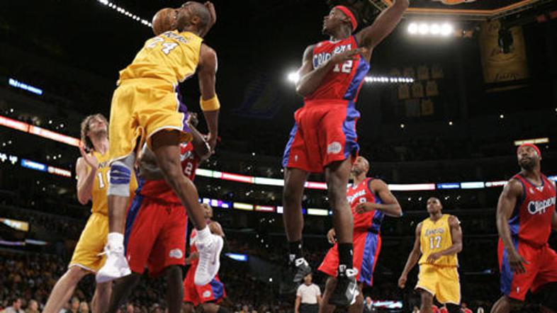 Clippersi kljub prenovi moštva še vedno niso kos mestnim rivalom, Lakersom.