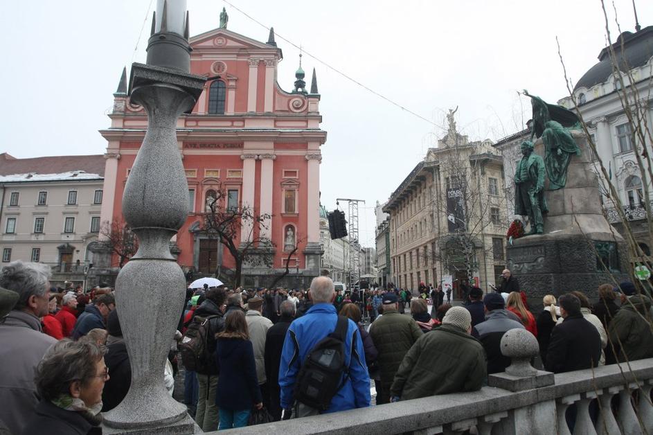 France prešeren spomenik branje peozija