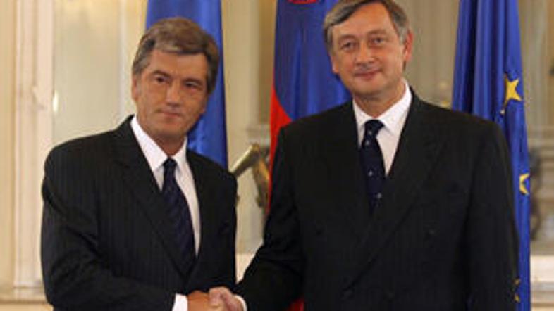 Voditelja Ukrajine in Slovenije Viktor Juščenko in Danilo Türk sta se zavzela za