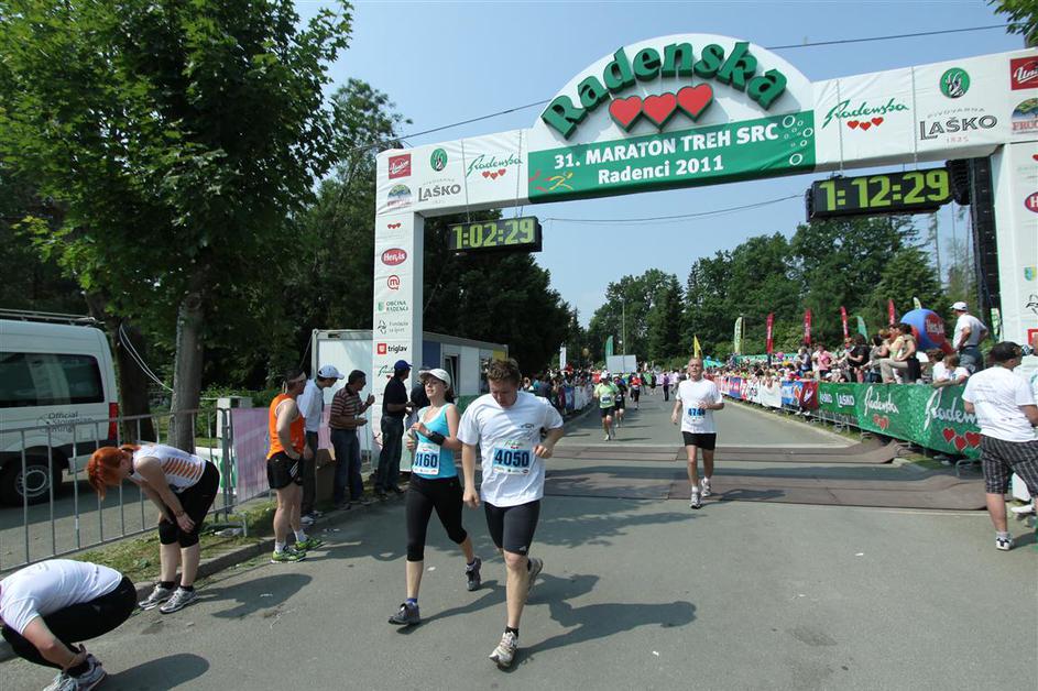 Če želite visokoresolucijsko fotografijo, nam pošljite elektronsko sporočilo na 