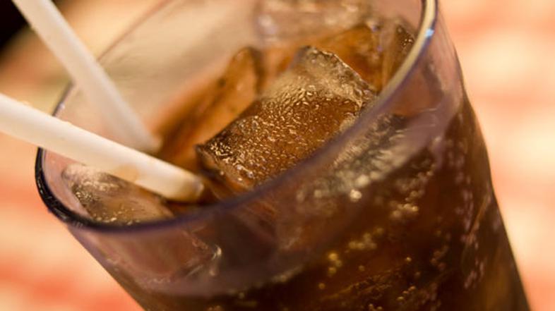 Čezmerno uživanje kole naj bi po zadnjih raziskavah vodilo od blage šibkosti do 