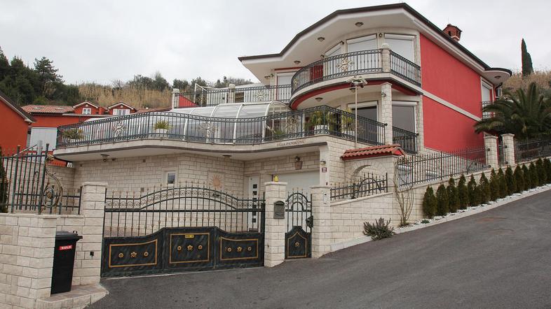 V tej razkošni hiši nad Portorožem je registrirano podjetje Sedanka, med njegovi