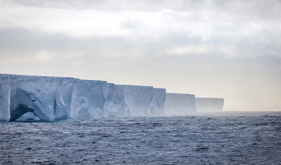 Največja ledena gora na svetu razpada pred očmi znanstvenikov