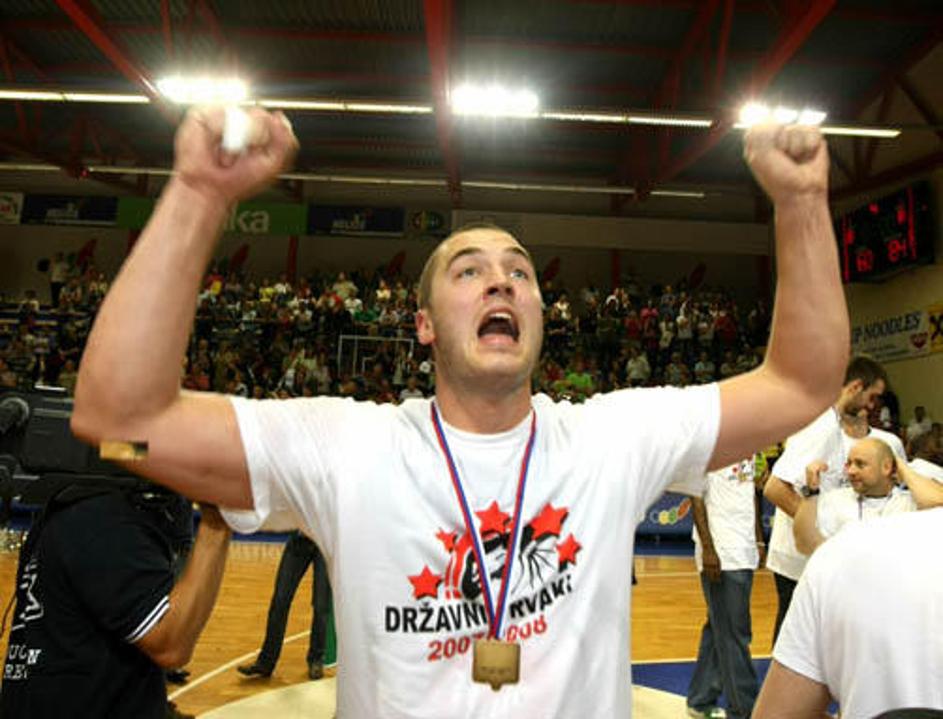 Marko Milić Union Olimpija državni prvaki veselje slavje naslov prvaka prvakov