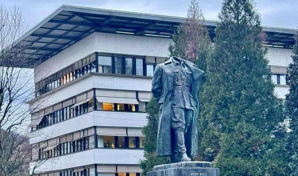 To po oskrunitvi Titovega spomenika od storilca zahteva župan