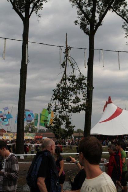 Na festivalu v Belgiji se je zrušil oder.
