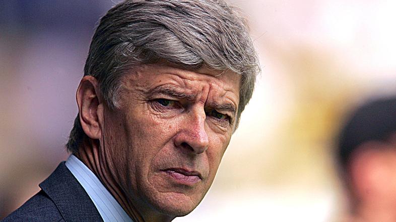 Wenger še vedno guba čel zaradi dogodka, ki je preteklost. FOTO: AFP