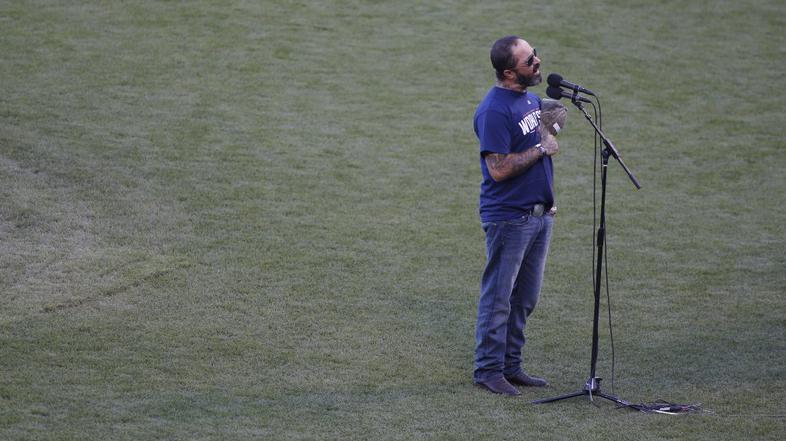 Aaron Lewis World Series MLB SF giants KC Royals himna