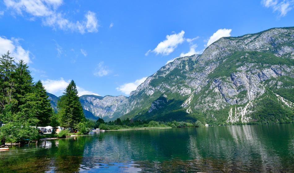 Bohinjsko jezero: Med plavanjem se je utopil moški
