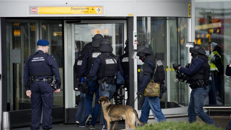 bombni preplah na letališču Amsterdam