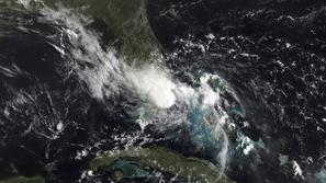 Konec julija je delavce v Mehiškem zalivu onemogočila nevihta Bonnie. (Foto: Reu