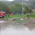 V soboto so gasilci neutrudno črpali meteorno vodo, ki je zalila predel med cest