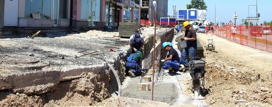 razno 13.06.13. delavci, gradbinci, gradbenistvo, fizicno delo, dvorana bonifika