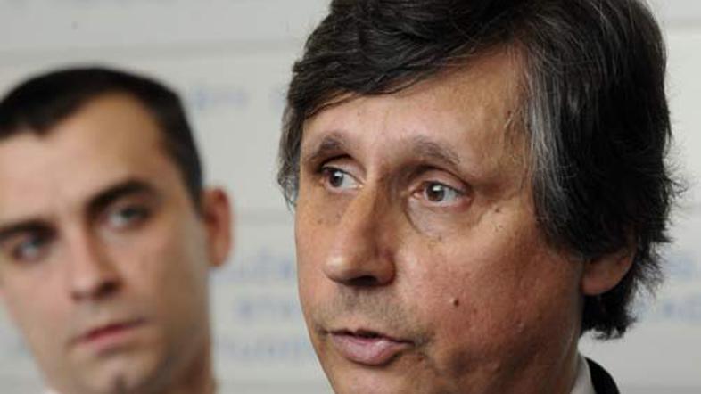 Ekonomist Jan Fischer bo do 8. maja sestavil ekipo, ki bo vodila prehodno vlado.