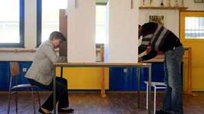 malo delo, referendum, volivci, glasovanje, volilna skrinjica, volišče