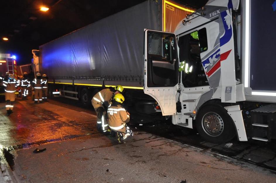 prometna nesreča predor tovornjak gasilci