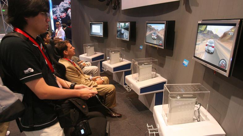 Uporabnike, ki so pretiravali z nalaganjem datotek z interneta, je doletela kaze