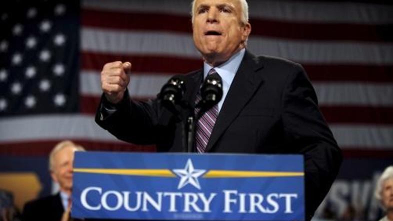 McCain na podlagi izkušenj obljublja spremembe, ki jih njegov strankarski kolega