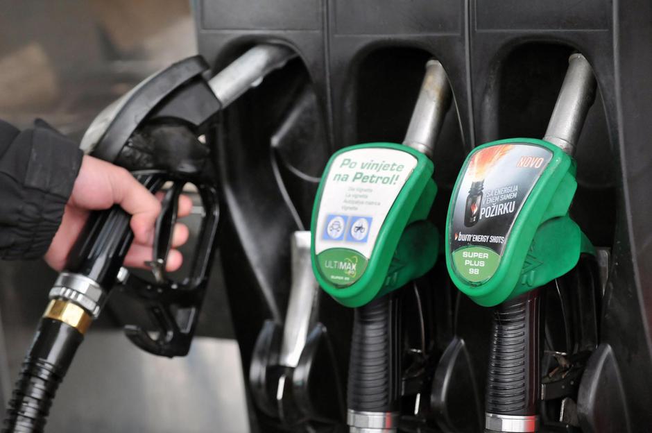 Bencinska črpalka | Avtor:  Foto: Dejan Mijovic