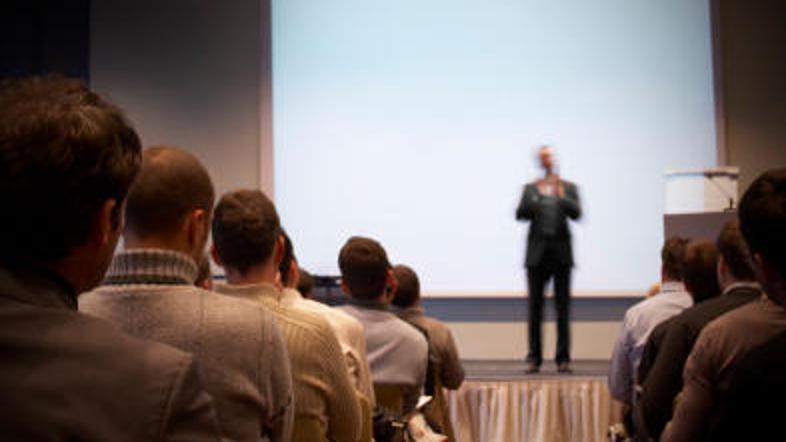 Moški med visokošolskimi predavatelji še vedno prevladujejo.