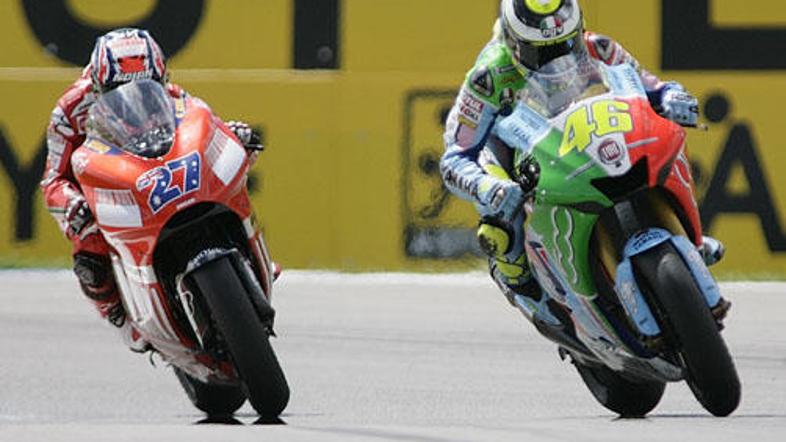 Casey Stoner je lani v Assnu v epskem boju proti Valentinu Rossiju klonil v zadn