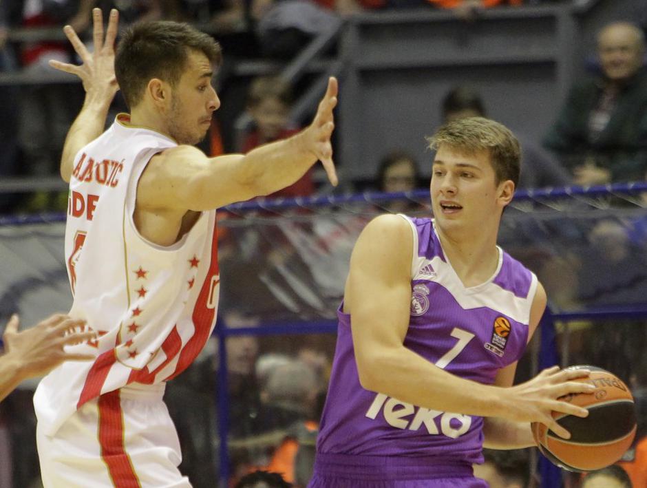 Nemanja Dangubić Luka Dončić Crvena zvezda Real Madrid | Avtor: EPA