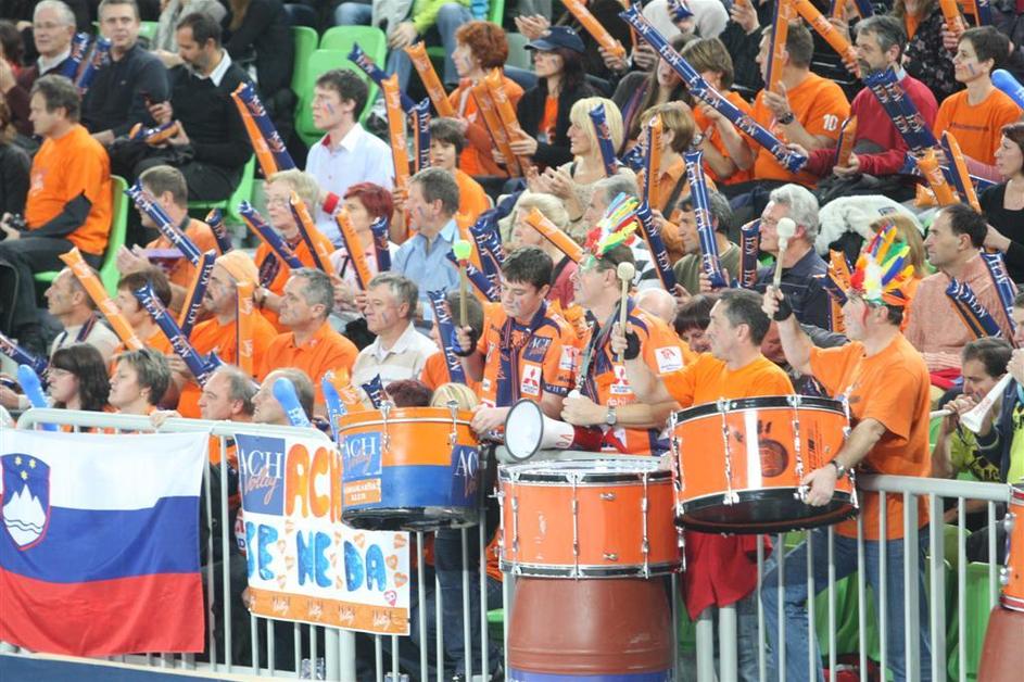 Navija%C4%8Di na tekmi med ACH-jem in Budvansko riviero