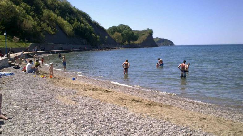 simonov zaliv morje kopalci plaža