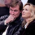 Prikupna in s stavami zasvojena izbranka Wayna Gretzkyja Janet Jones.