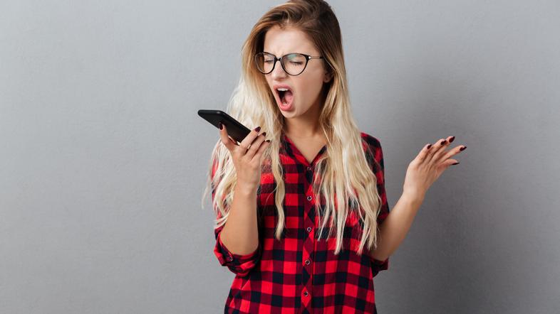 Telefon, ženska, jeza