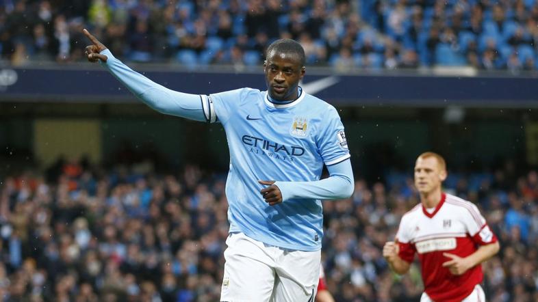 Toure Sidwell Manchester City Fulham EPL