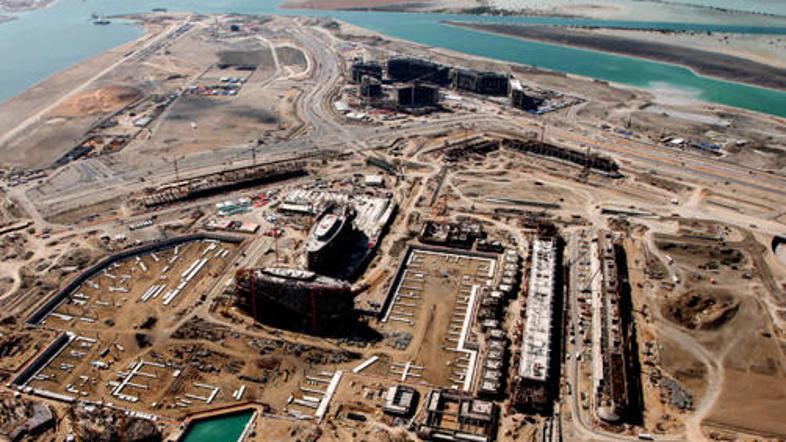 ZAE bodo 1. 11. prvič gostili formulo 1. V Abu Dabiju še gradijo dirkališče.