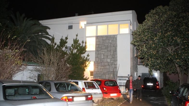 V tej hiši v Splitu se je zgodil umor. Policija okoliščine še preiskuje.