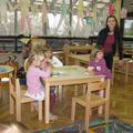 Slovenija 19.01.14, Dolenjska, Novo mesto, vzgojiteljica in otroci v vrtcu, foto