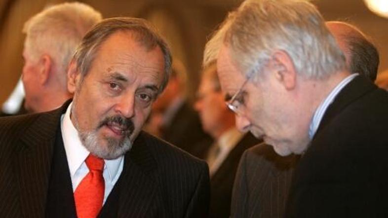 Ernest Petrič (levo) bo po enem letu predsedovanja svetu guvernerjev zapustil se